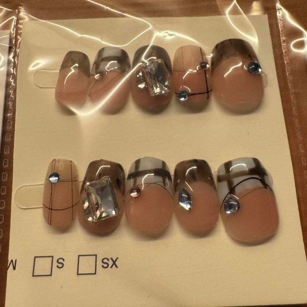Press On Nails False‎ Nail Set w Rhinestones Brown Beige Short Oval